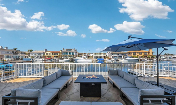 Huntington Harbour Casa | Massive Waterfront Mansion HB - Hot Tub Kayak!