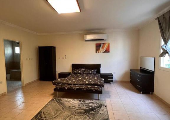 Doha Apartamento | Master bedroom with entertaining facilities & Swimming pool