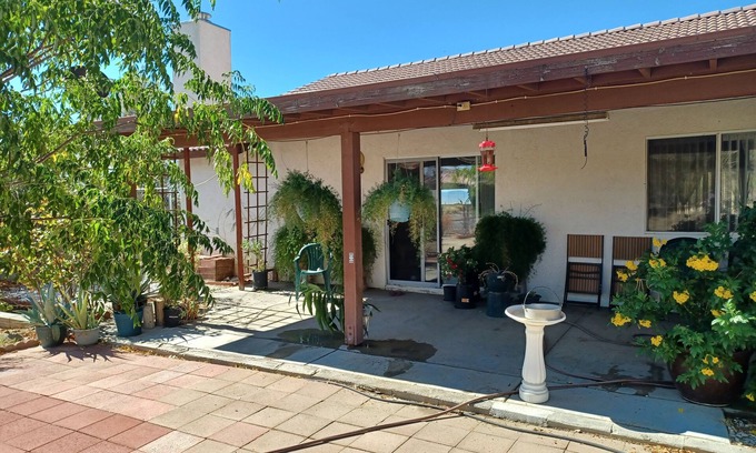 Victorville Casa | MASTER BR - Safe Apple Valley, Full Bath-AC-WiFi-kitchen-laundry-patios- parking