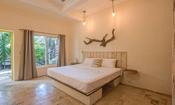 Downtown Hotel | Master Room on Quinta 10&12 A02