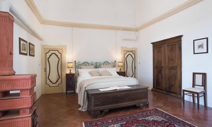 Casamassella Apartamento | Suite Principal con acceso a parque y piscina