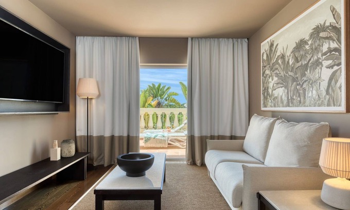 Vilamoura Villa | Masterful Vilamoura Apartment | Apartment Lumiere | 1 Bedroom Suite | Furnished Balcony | Shared Outdoor and Indoor swimming pool | Shared Fitness Centre and Sauna | Common Lounge and Garden | Praia Da Falésia, Apartado Aside