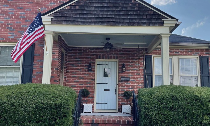 Midtown Casa | Masters rental - Designer MCM updated bungalow