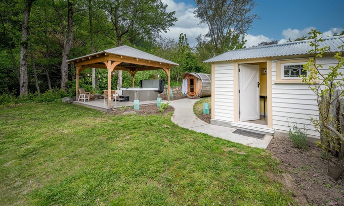 Port Levy Casa | Matagouri Cottage - Port Levy Holiday Home