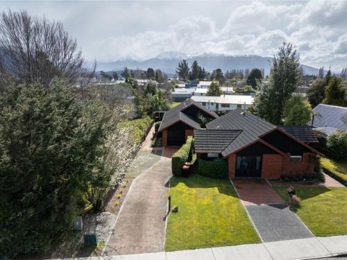 Te Anau Casa | Matai by the Lake - Te Anau