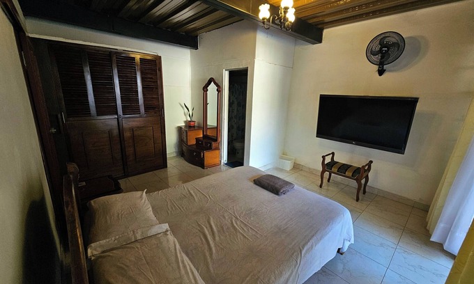 Garzon Cama Y Desayuno | Suite Matrimonial - Zona exclusiva con hamaca frente a la Piscina