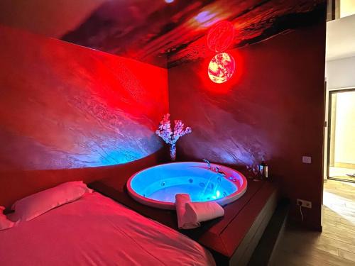 Baia Mare Apartamento | MATTEO room by 50 shades