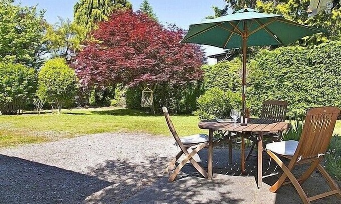 Two Mile Bay Cabaña | Matuku Hideaway - Taupo Holiday Home