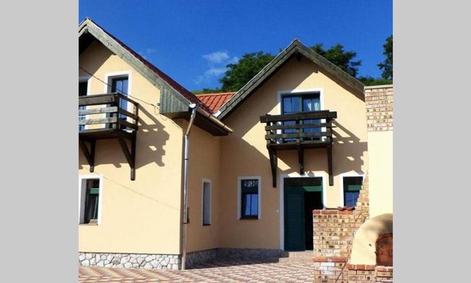 Ostoros Apartamento | Matyó Rózsa Vendèghàz