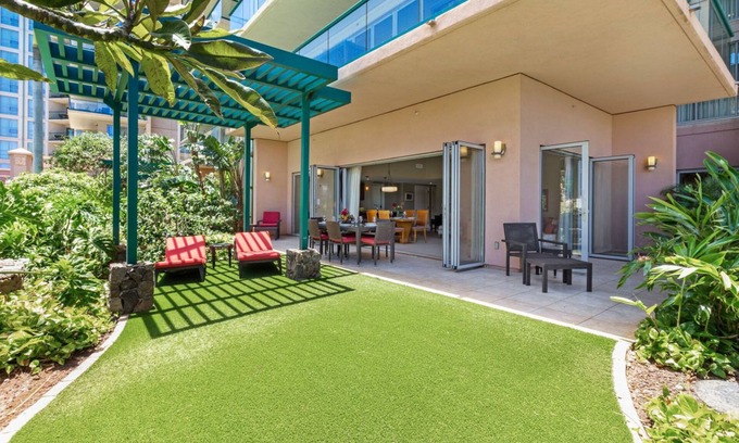 Kaanapali Condominio | Maui Resort Rentals: Honua Kai – 6 Total Bedrooms, Groundfloor Residences, Over 3500 Combined Sq. Ft., Large Lawn Areas, Steps to Pools/Beach/B.B.Q.s!