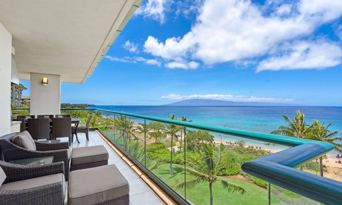 Kaanapali Condominio | Maui Resort Rentals: Honua Kai – Incredible 8 Bedroom Oceanfront Gem, Over 5200 combined Sq. Ft. w/ Built-in Viking B.B.Q.!