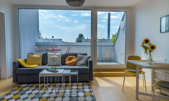 Donaustadt Apartamento | Maureen Lovely 2 Bedroom Unit with Community Pool