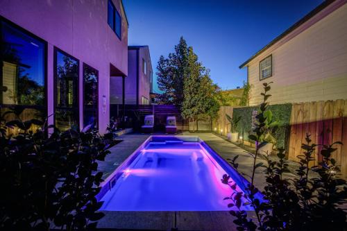 Mahncke Park Casa | Maverick's Pool Paradise