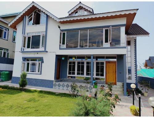 Srinagar Casa | Max Villa Guest House, Tangmarg