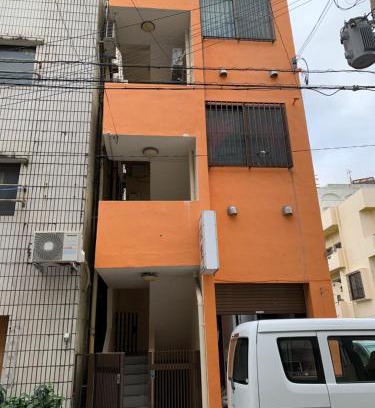 Maejima Casa | Maximum of 21 people can be rented in one building 3 minutes walk to Tomari Port 10 minutes drive to the airport No parking lot 30 seconds walk from paid parking lot warayunso port city May