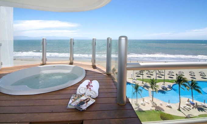 Nuevo Vallarta Apartamento | New Listing Beachfront luxury condo with access to Vidanta