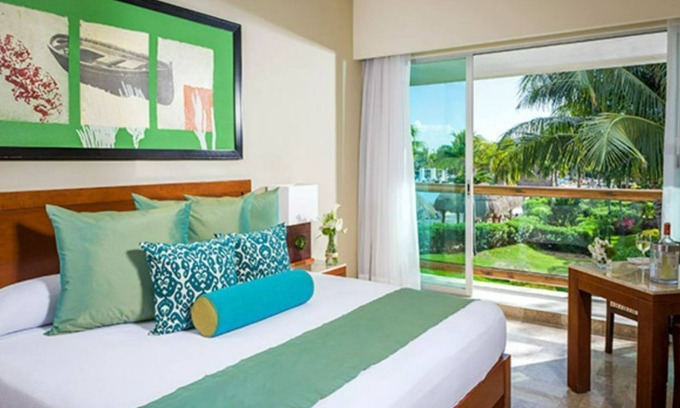 Ejidal Complejo | Mayan Palace / 2 BDS + 2 BA / Kid friendly / Beach + pools / 6 adults + 2 kids