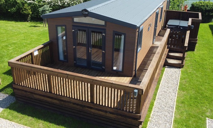 Runswick Bay Cabaña | MAYFLOWER LODGE, pet friendly, character holiday cottage in Staithes