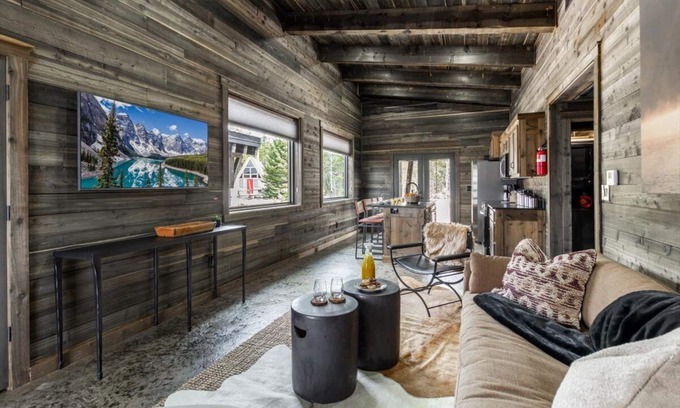 Last Chance Casa | Mayfly Meadow,/ Cozy Cabin/ World class Fishing / Fire pit/ BBQ