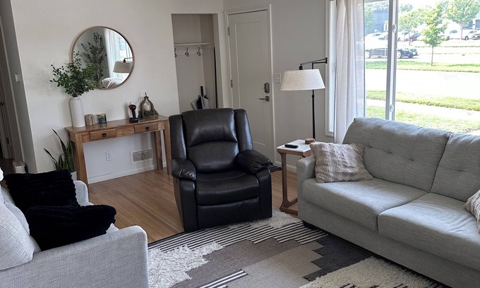 Kutzky Park Casa | Mayo Discount! Main floor 3 Bed 1 bath, 6 blocks from Mayo Clinic
