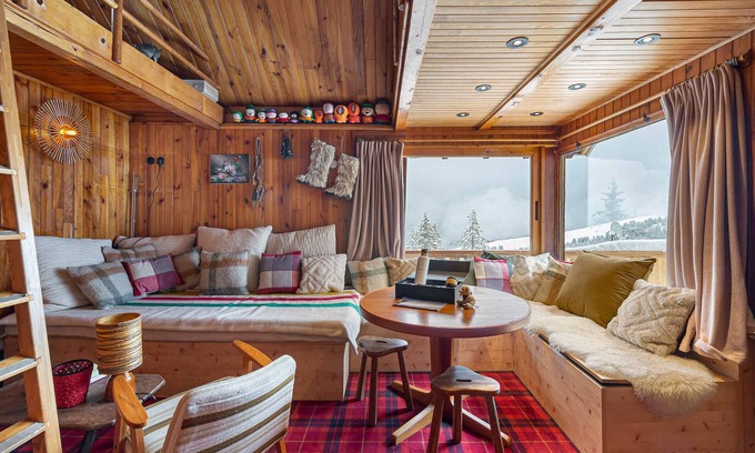 Courchevel Chalet De Esquí | Mazot dans les sapins skis aux pieds