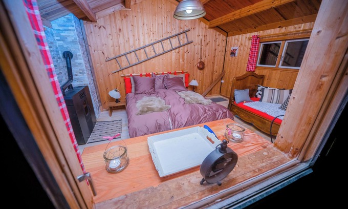Monthey Cabina | Mazot Douillet de Montagne Isolé en Pleine Nature en Autonomie D'énergie