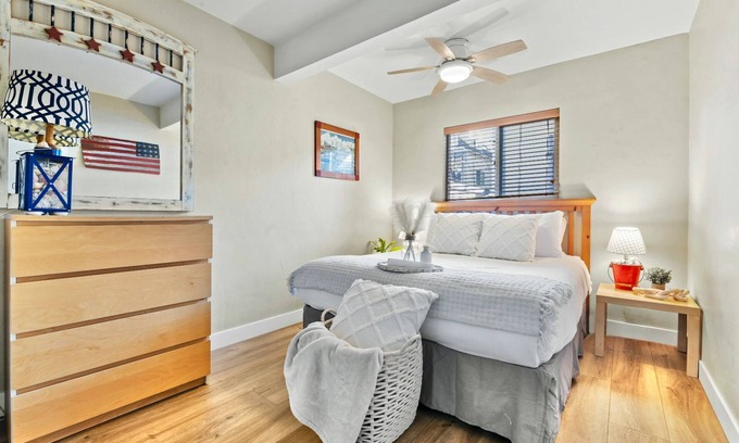 San Diego Casa | MB! 4BR Massive Beach Houses steps to sand with Parking spaces!