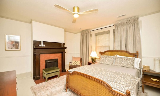 Burlington Apartamento | McCauley House D | Private, Quaint *Chefs Kiss*