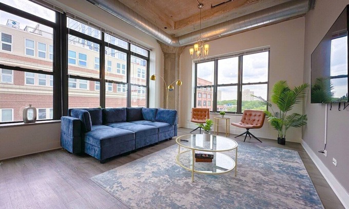 Prairie District Apartamento | McCormick 3B/2Ba Corner Oasis for up to 10 guests