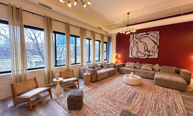 Near South Side Apartamento | McCormick 6B/3Ba Luxury Suite for groups/12 guests