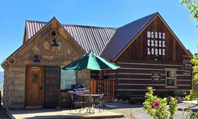 Crowley Lake Cabina | McGee Creek Lodge