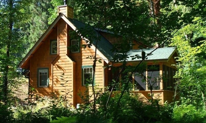 McKenzie Bridge Cabina | McKenzie River Cabin en el Log Cabin Inn