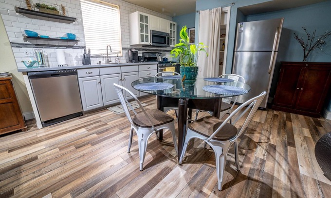 Central Sacramento Apartamento | McKinley Spacious Midtown Apartment In A Historic Bungalow *Virtual Tour