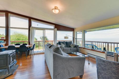 McKinleyville Casa | McKinleyville Getaway with Hot Tub and Ocean Views!
