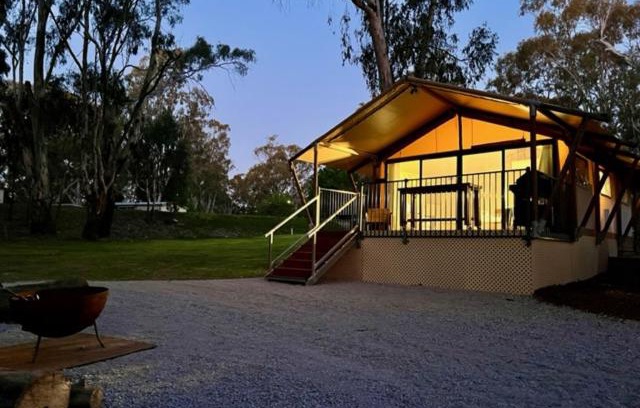 Deniliquin Complejo | McLean Beach Holiday Park