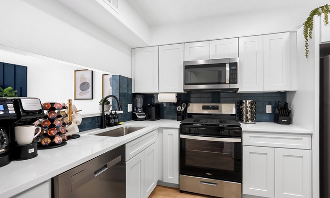South Lamar Casa | MCM Condo Near DT SoCo Pet Friendly