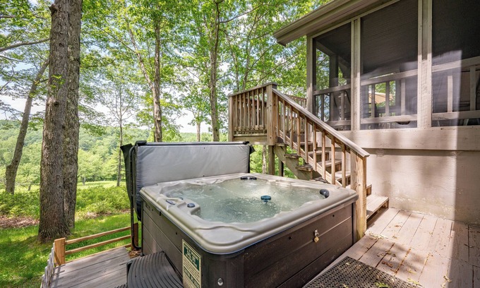North Glade Hills Casa | Meadow Lake View: Lake Access, Dogs Welcome, Secluded, Dock Slip!
