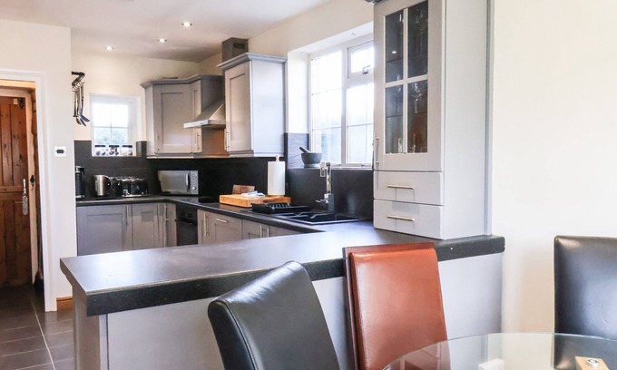 Briggswath Casa | MEADOWFIELD HOUSE, pet friendly, country holiday cottage in Lythe