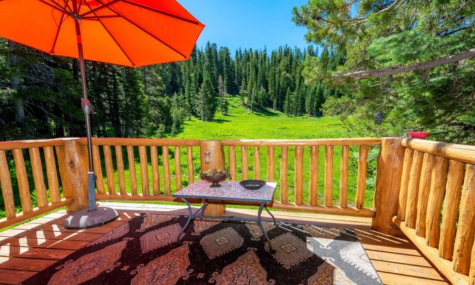 Pioneer Cabina | Log Cabin de lujo fuera de la red en 113 acres
