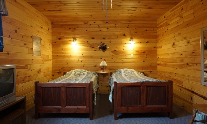 Miltonvale Park Cabaña | Meadowview Cottages