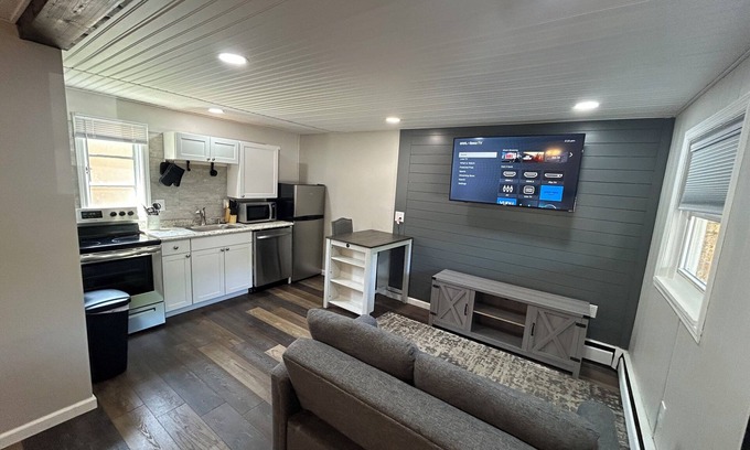 Erie Hotel | Meads Motel