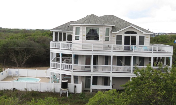 Carova Beach Casa | Se supone que es nuestro castillo de arena junto al mar