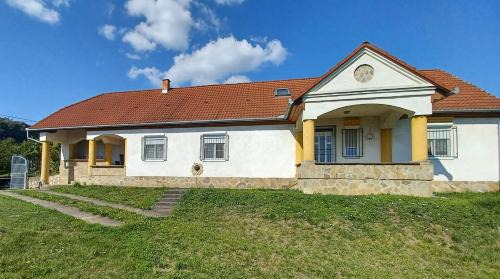 Magyarhertelend Casa | Mecseki Farkasvár