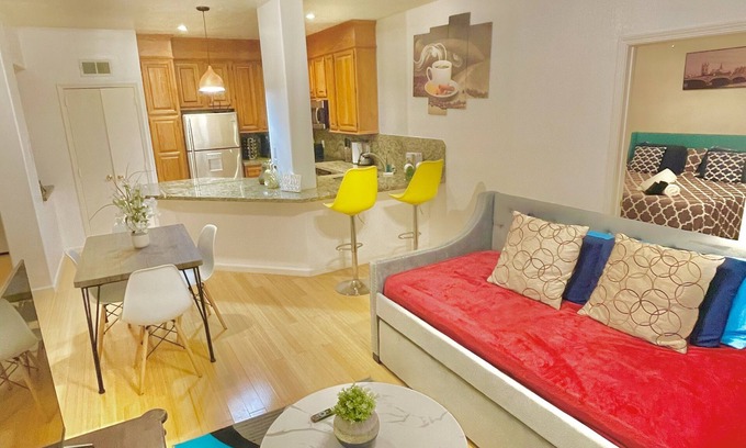 Astrodome Apartamento | Med 2BDR 2Bth 2 KgBD NRG DT Zoo Galleria Pool 4KTV