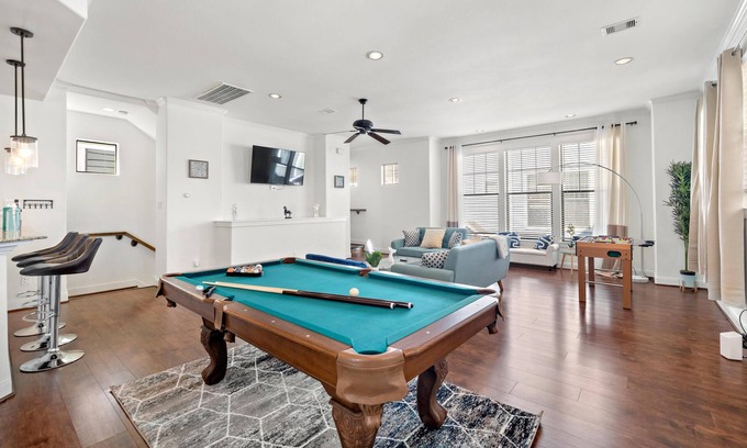 Riverside Terrace Casa | MedCenter Palace Medical Professionals Medical Patients Game Room Netflix WiFi Med Center