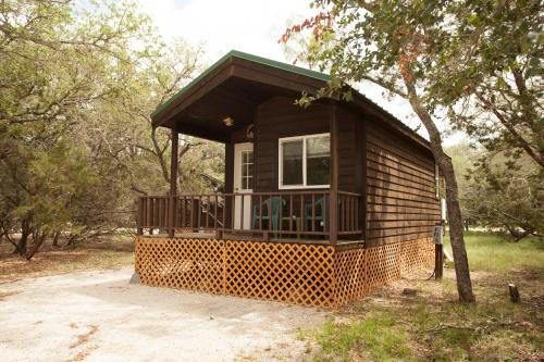 Lakehills Complejo | Medina Lake Camping Resort Studio Cabin 1