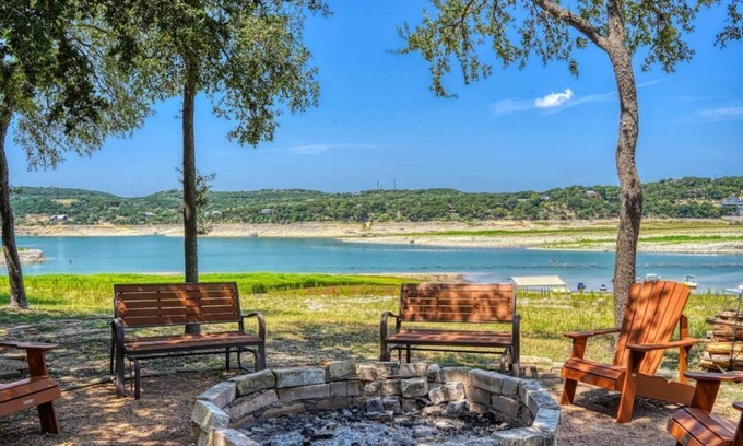 Lakehills Casa | Medina Lake Waterfront Getaway