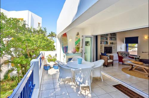Shaka's Rock Apartamento | Mediterranean beach villa - Santorini