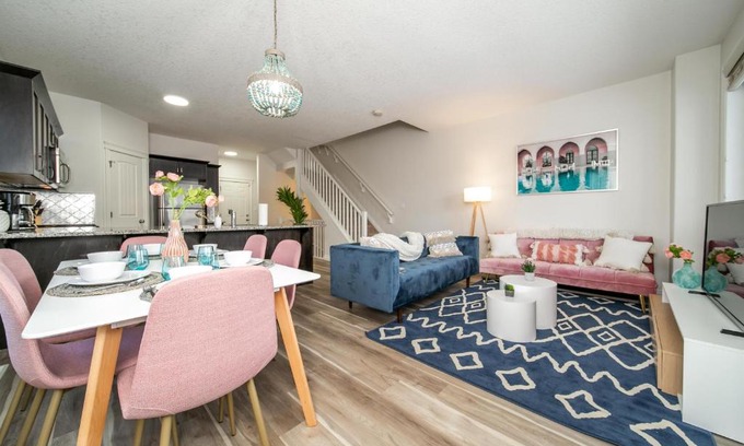 Northwest Edmonton Casa | Mediterranean Retreat - King Bed - Fireplace - Garage