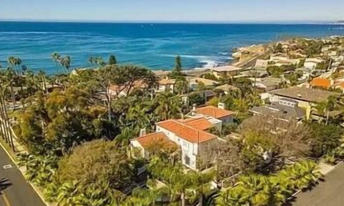 Sunset Cliffs Casa | Mediterranean Riviera Circa 1927: Casa Blanca Sunset Cliffs w Pool/Spa 1/2 acr